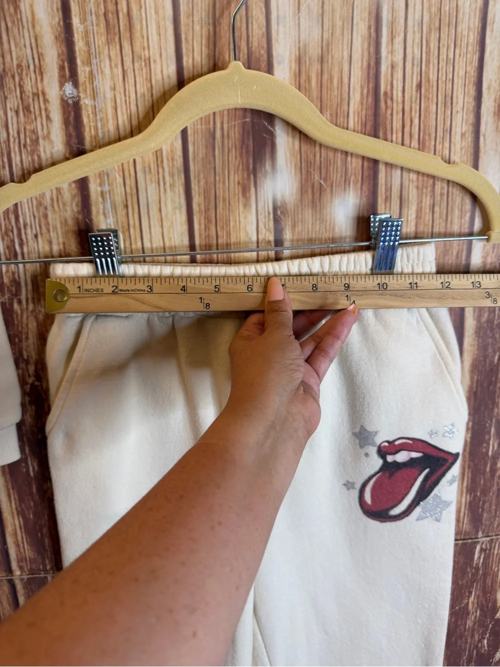 The Rolling Stones Girls 2Pc Sweatshirt Jogger Set Cream Size 10